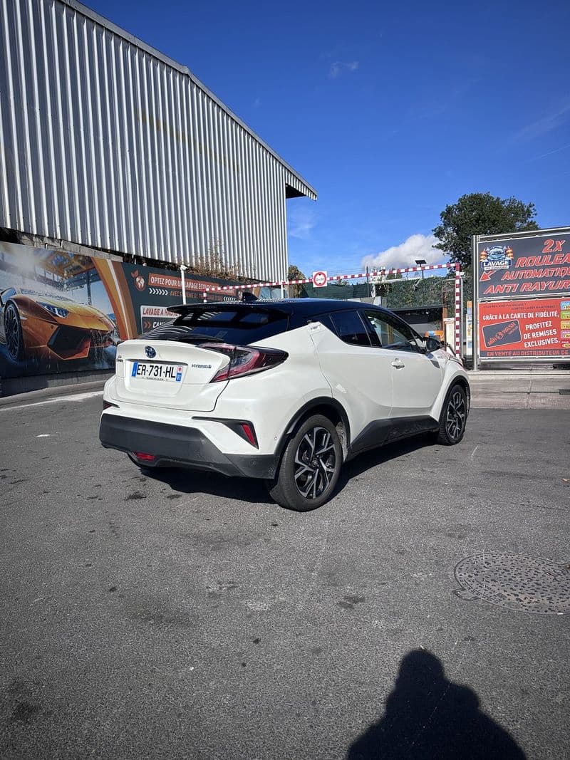 Toyota C-HR hybride blanc, photo 3