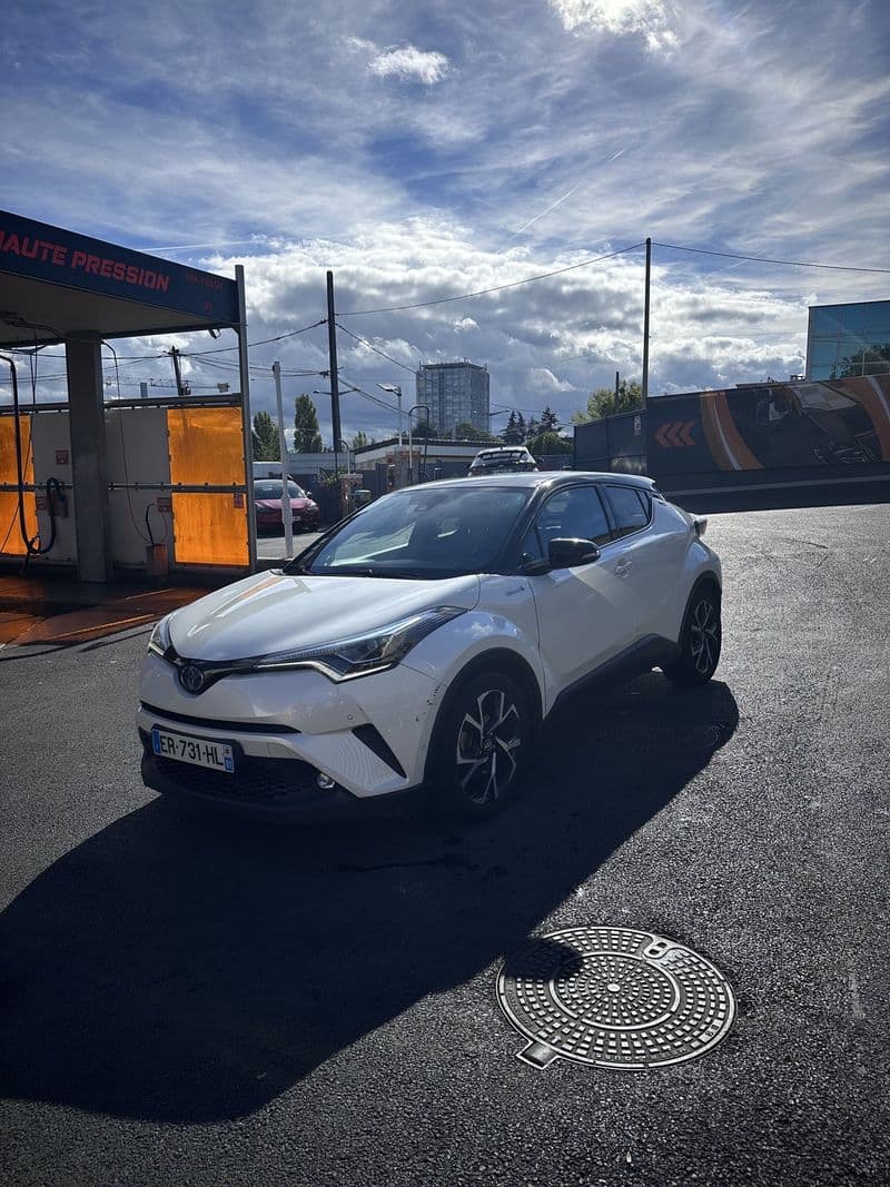 Toyota C-HR hybride blanc, photo 4