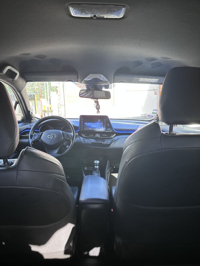 Toyota C-HR hybride blanc, photo 1