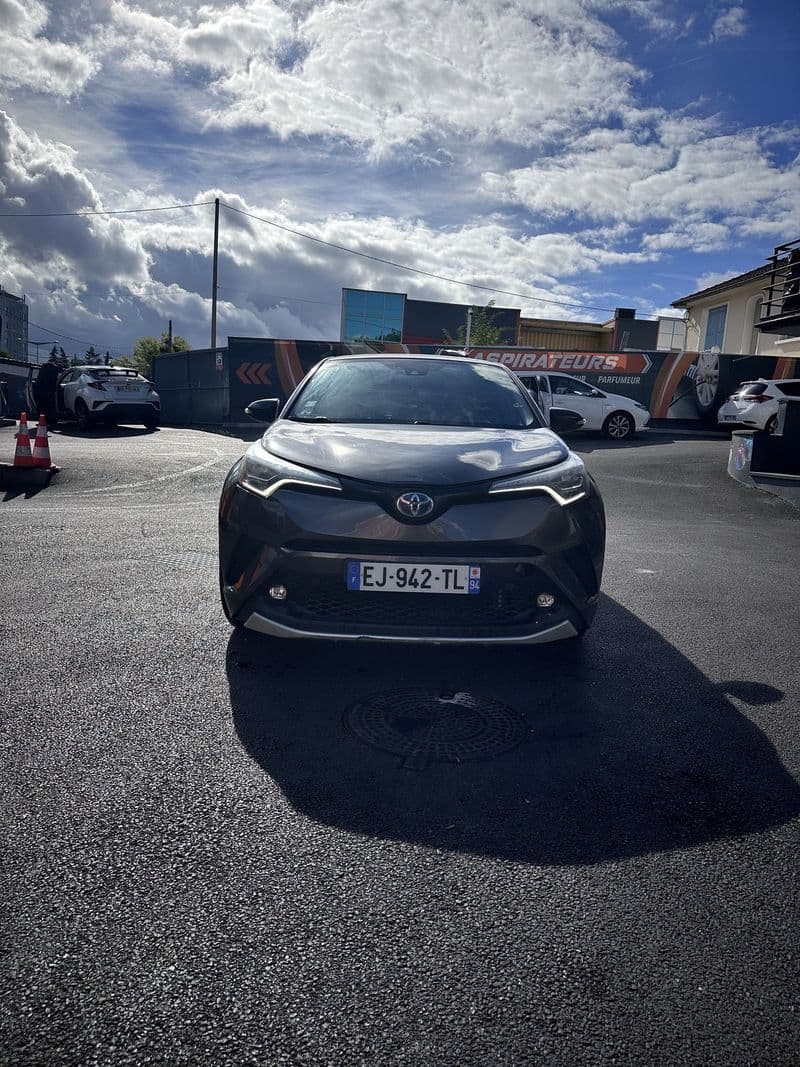 Toyota C-HR hybride gris, photo 1