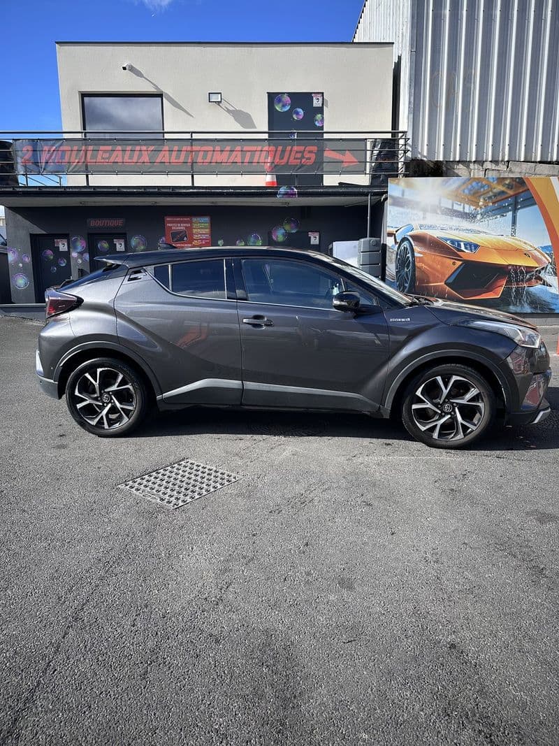 Toyota C-HR hybride gris, photo 2