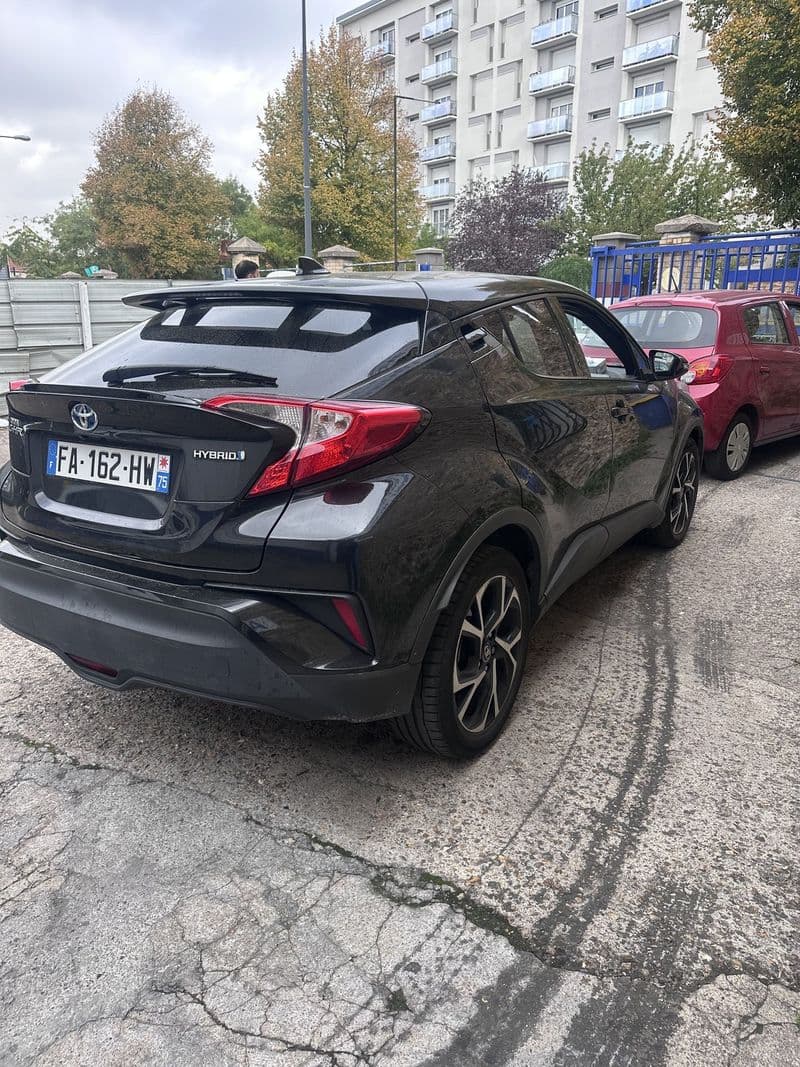 Toyota C-HR hybride noir, photo 1