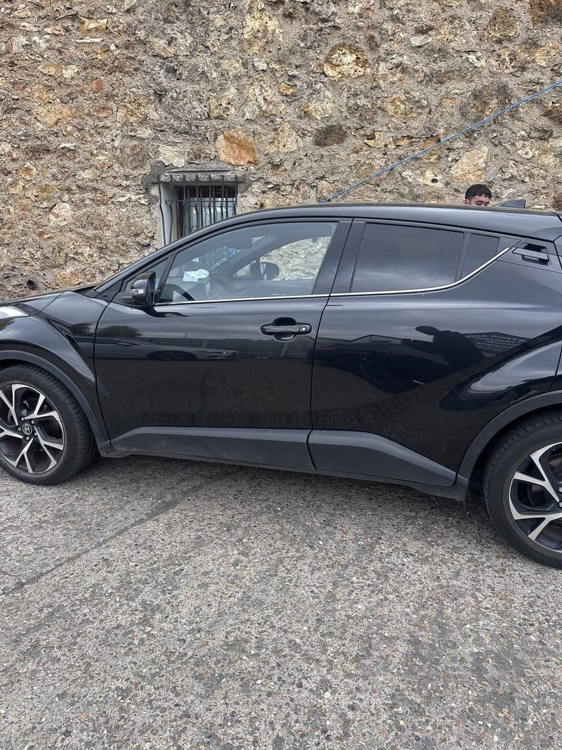 Toyota C-HR hybride noir, photo 3